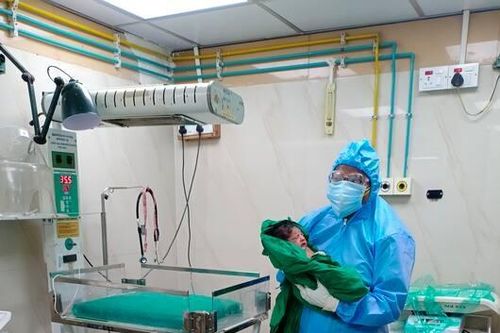Bệnh viện Ấn Độ đón gần 700 sản phụ mắc COVID-19