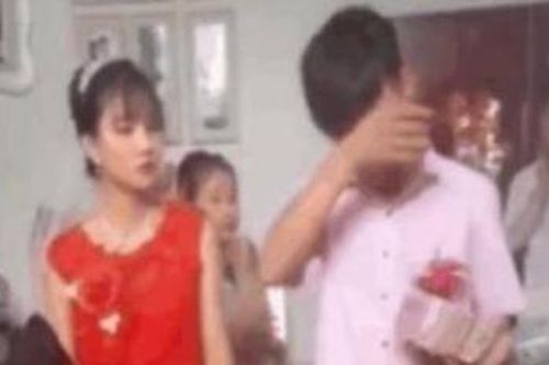 Được tặng xe hơi còn chưa đủ còn đòi chú rể thêm gần 700 triệu đồng, cô dâu 'đào mỏ' nhận cái kết méo mặt