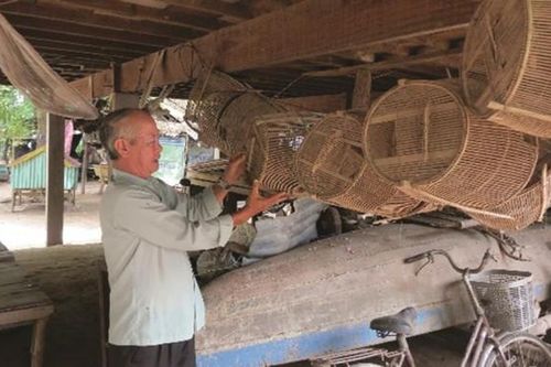 Nghề làm lọp cá linh cồn Cóc