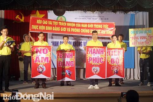 Liên hoan CLB Nam giới nói không với bạo lực gia đình