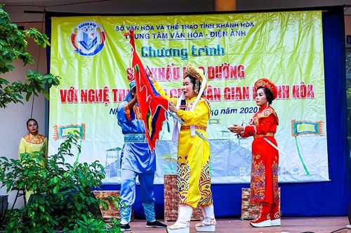 Gieo tình yêu bài chòi