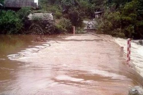 Hai học sinh lớp 8 bị lũ cuốn trôi tử vong khi đi qua ngầm