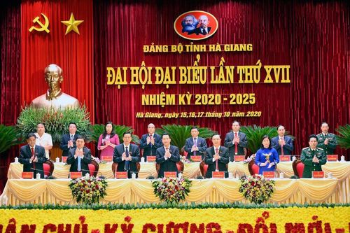 Hà Giang tăng trưởng kinh tế khá trong khu vực, an ninh quốc phòng được củng cố