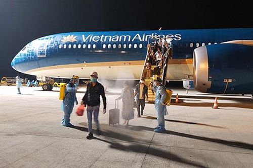 Đưa 370 công dân Việt Nam từ Nga về nước