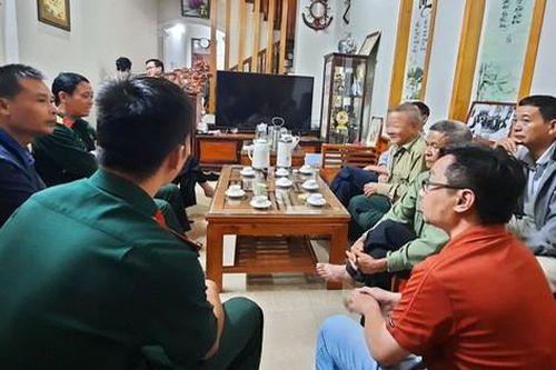 Vụ sạt lở thủy điện Rào Trăng 3: 'Sao bố chưa về đưa con đi nhập học'