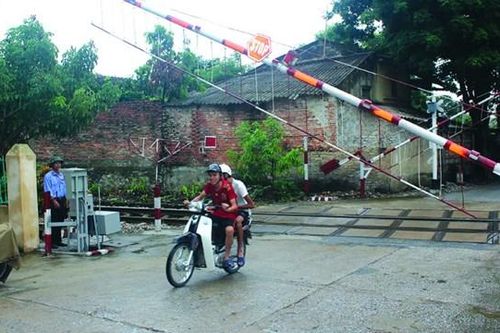 Hiểm họa từ việc mở lối đi trái phép qua đường sắt