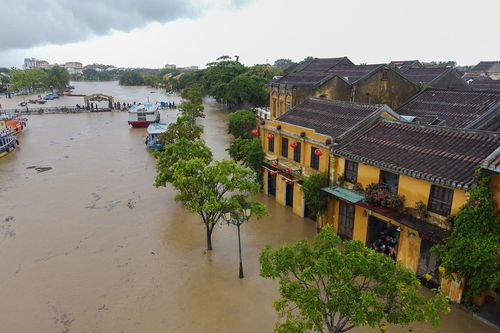 Hội An sắp đón lũ khi phố cổ vẫn ngập