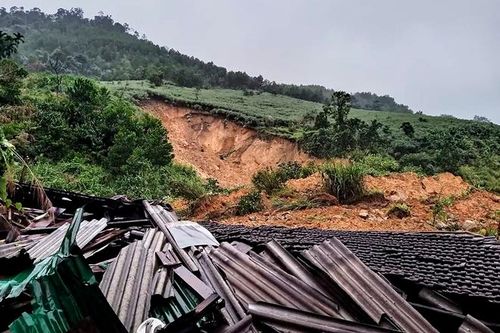 Sạt lở núi khiến bé gái 2 tuổi tử vong