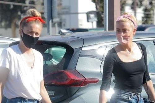 Amber Heard dành thời gian cho chị gái