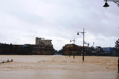 Khu vực Bình Trị Thiên mưa to, nước sông dâng cao, hàng nghìn người phải sơ tán