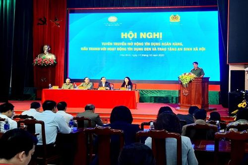 Đẩy mạnh tín dụng ngân hàng để đẩy lùi tín dụng đen