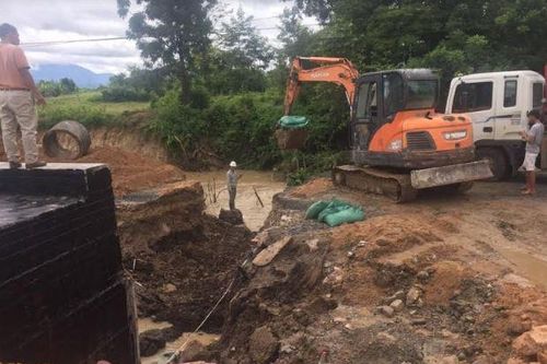 Gia Lai: Mưa lớn, Quốc lộ 25 bị chia cắt, giao thông tê liệt