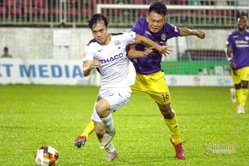 Bầu Đức, hãy 'cứu' Tuấn Anh, Xuân Trường và... tuyển Việt Nam