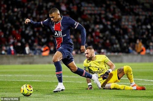 Mbappe tỏa sáng rực rỡ, PSG khiến MU run sợ