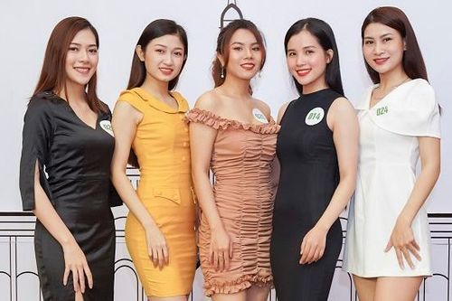 Thí sinh Hoa khôi du lịch trổ tài hát, 'bắn' tiếng Anh vòng sơ khảo