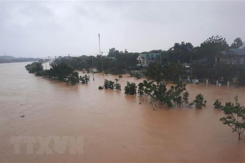 Lũ trên các sông ở Quảng Trị lên nhanh, cao hơn lũ lịch sử năm 1999