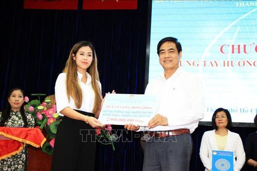 Thành phố Hồ Chí Minh phát động chương trình 'Chung tay hướng về đồng bào miền Trung'
