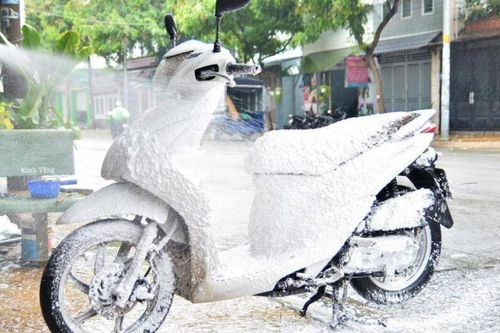 Sau khi đi mưa, cần bảo dưỡng thế nào để xe máy luôn bền đẹp?