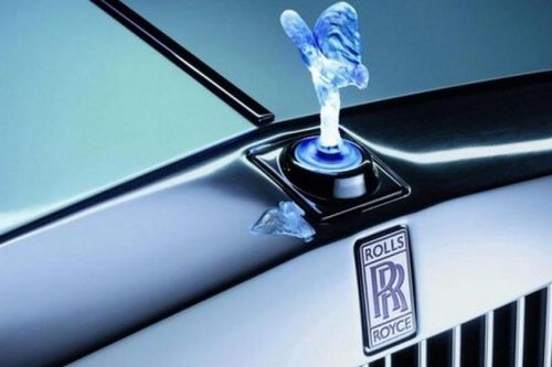 Rolls-Royce bị cấm sử dụng biểu tượng 'thiếu phụ bay' do ô nhiễm ánh sáng
