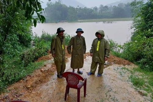 Qua đập tràn để mua lương thực, người đàn ông ở Nghệ An bị nước lũ cuốn trôi