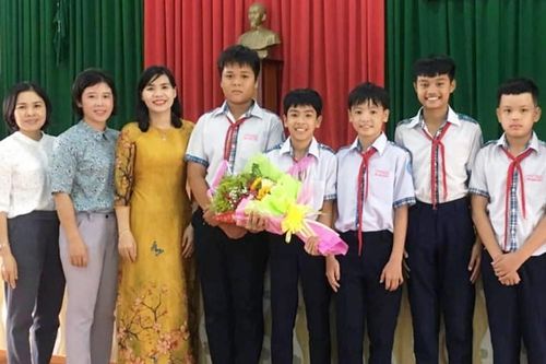Học sinh lớp 8 trả lại ví tiền, vàng cho người bị đánh rơi