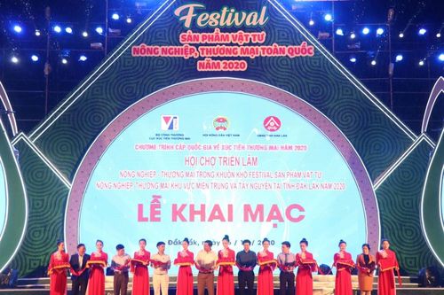 Khai mạc Hội chợ triển lãm nông nghiệp thương mại tại Đắk Lắk