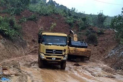 Vùng cao Quảng Nam bị cô lập, nước lũ lên nhanh ở hạ du