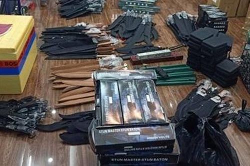 Tập kết cả kho hung khí rồi lên mạng rao bán