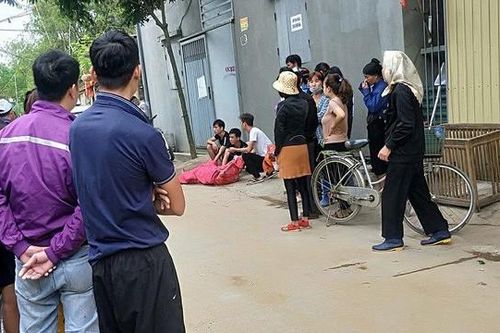 Nghi án chồng chém vợ và nhân tình tại phòng trọ