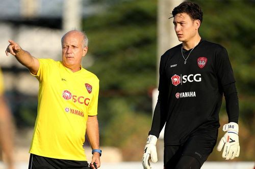 Muangthong United chia tay HLV người Brazil