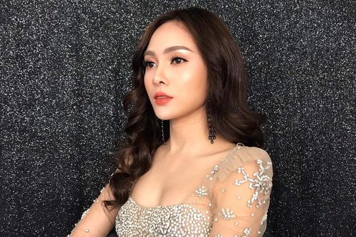 Vẻ gợi cảm của nữ ca sĩ hát cùng GDucky ở Rap Việt