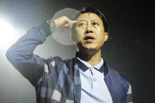 Nhà vô địch V.League 2017 đối diện nguy cơ xuống hạng
