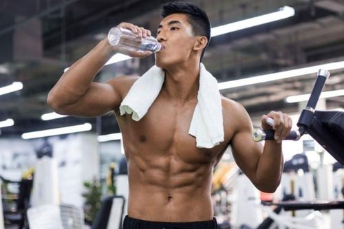 4 dấu hiệu tập gym quá mức gây hại sức khỏe