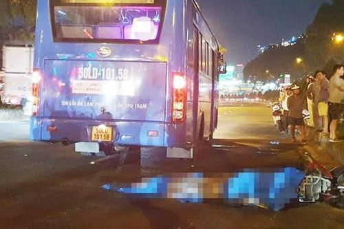 Một người bị xe buýt cán tử vong ở TP.HCM