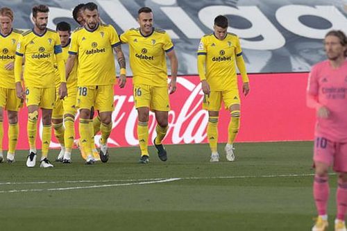 Real Madrid 0-1 Cadiz: Hàng công bế tắc, Real thua sốc tân binh trên sân nhà