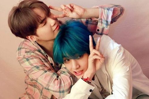 Hình Suga và V BTS trong phòng gym khiến dân tình toát mồ hôi hột