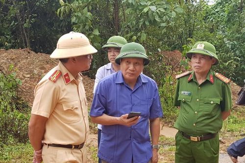 Đoàn công tác khẩn cấp mở đường vào Hướng Hóa