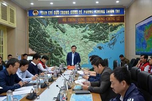 Tiếp tục triển khai tìm kiếm cứu nạn, hỗ trợ lương thực phẩm cho đồng bào vùng ngập lũ
