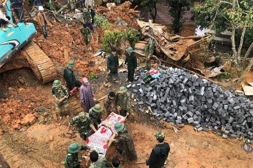 Vụ sạt lở đất vùi lấp 22 cán bộ, chiến sĩ tại Quảng Trị: Đã tìm thấy 8 thi thể