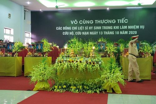 Tổ chức lễ tang cho 13 liệt sĩ hy sinh ở Thủy điện Rào Trăng 3 theo nghi thức Quân đội