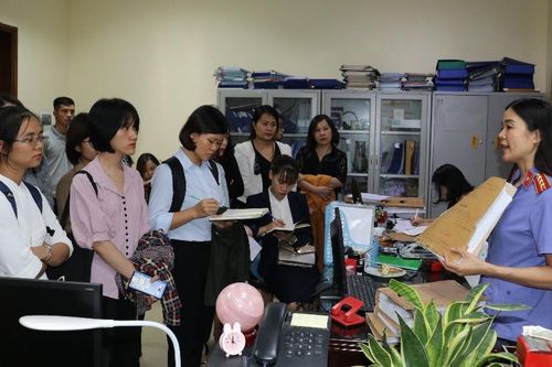 Lớp đào tạo chung nguồn thẩm phán, kiểm sát viên, luật sư khóa IV đi thực tế