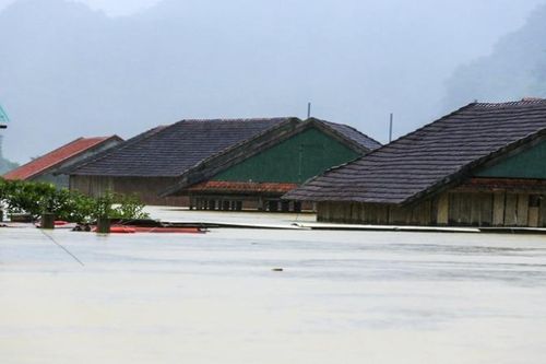 Gần 120 người chết và mất tích do mưa lũ ở các tỉnh miền Trung
