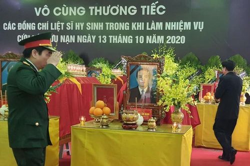 Lễ viếng 13 liệt sĩ hy sinh ở Rào Trăng: Vượt mưa lũ để nhìn mặt đồng chí lần cuối