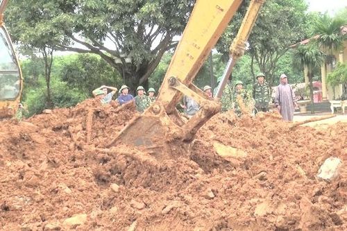 Đề nghị hỗ trợ trực thăng đưa thi thể nạn nhân vụ sạt lở ở Đoàn 337 ra ngoài