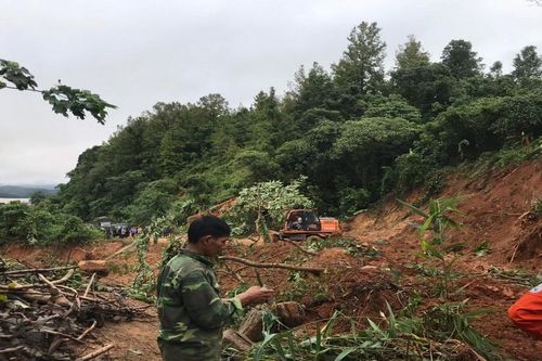 Một Thượng úy công an bị nước cuốn tử vong khi đi tìm nhóm người mất tích