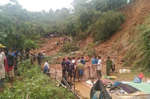 Tìm đủ 6 thi thể trong một gia đình ở Quảng Trị bị núi lở vùi lấp