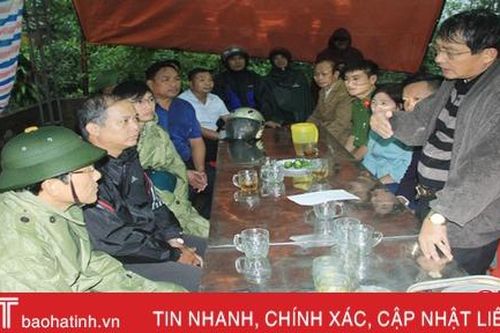Thăm hỏi gia đình chiến sỹ tử nạn trong vụ sạt lở đất ở Quảng Trị