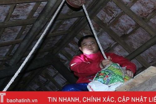 Nước sông Ngàn Sâu lên nhanh, người dân 'rốn lũ' Vũ Quang khẩn trương dọn đồ chạy lũ