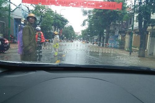 Mưa lớn trở lại trên diện rộng, khẩn cấp di dời người dân tránh lũ