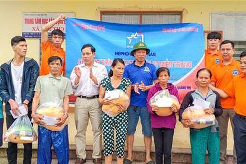 Báo Quảng Trị - Hiệp hội Cửa Việt Nam: Tổ chức chương trình 'Vì miền Trung ruột thịt'